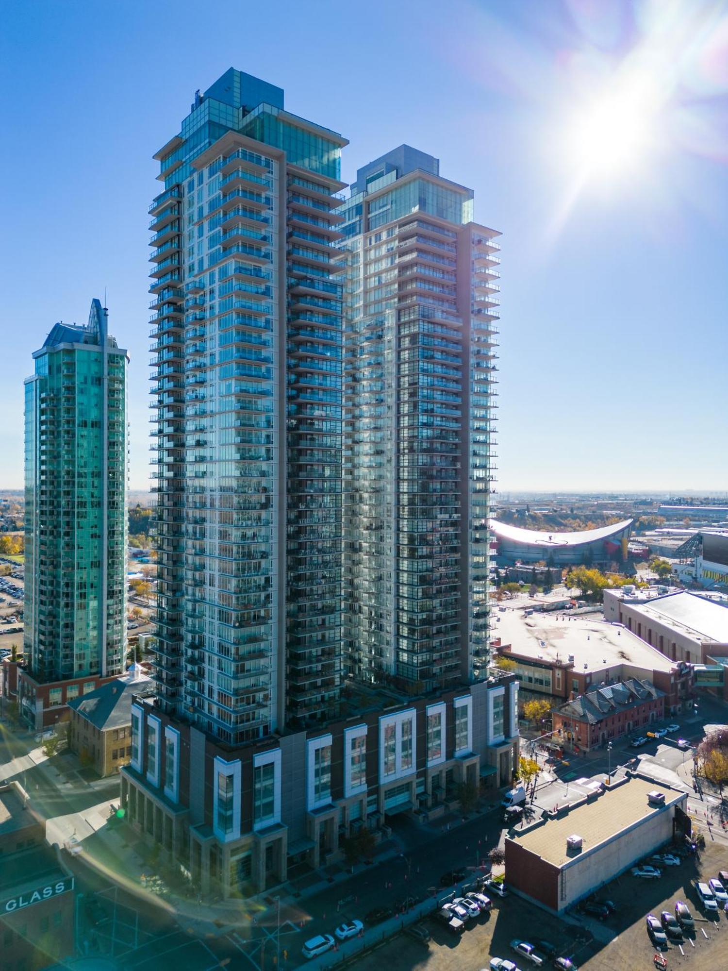 Luxury Corner Unit Dt W Panoramic Skyline City & Tower Views! Near Stampede, Bmo Centre! Free Banff Pass, Parking, Wine! Calgary Exterior photo
